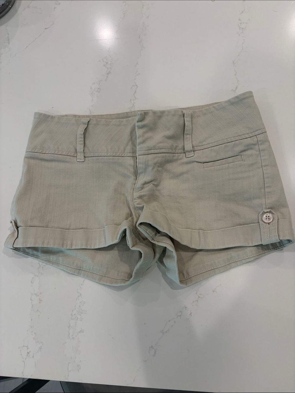 Guess khaki tan Women's Rolled-Hem short Shorts size 27